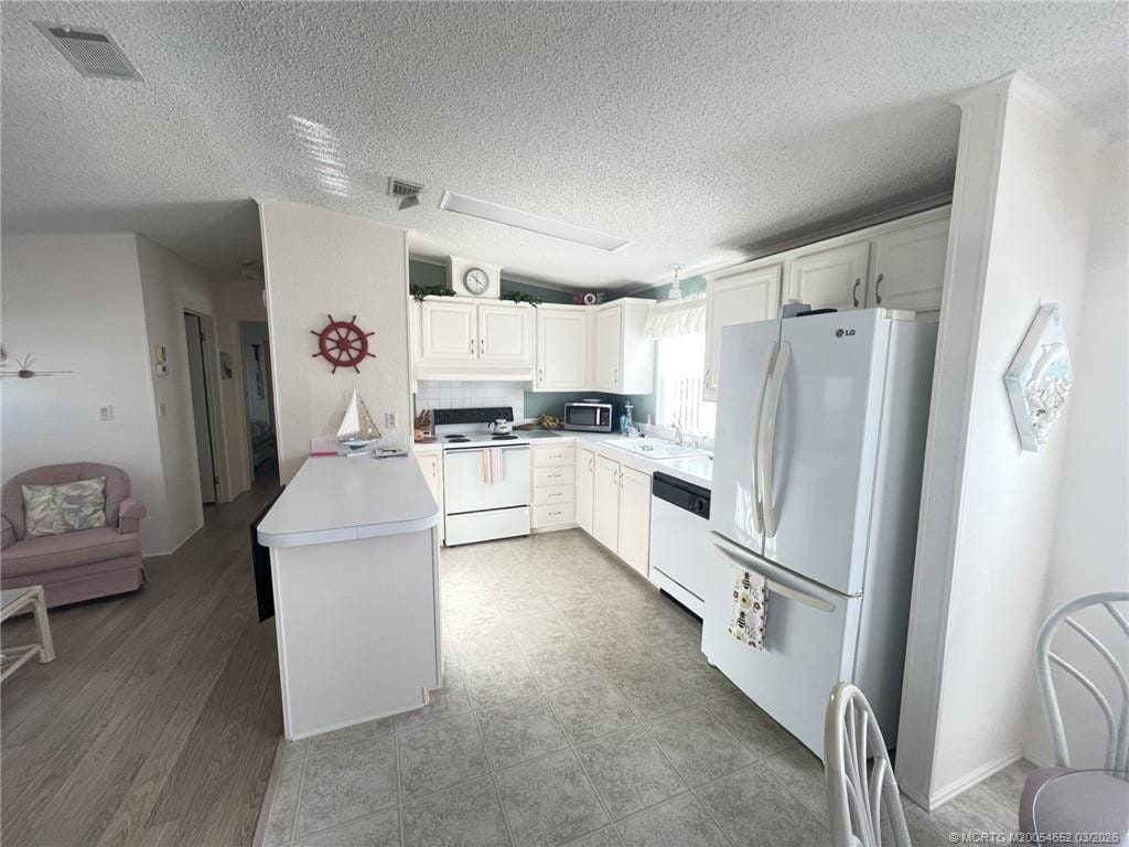 1318 Nettles Boulevard, Jensen Beach, FL 34957 photo 9