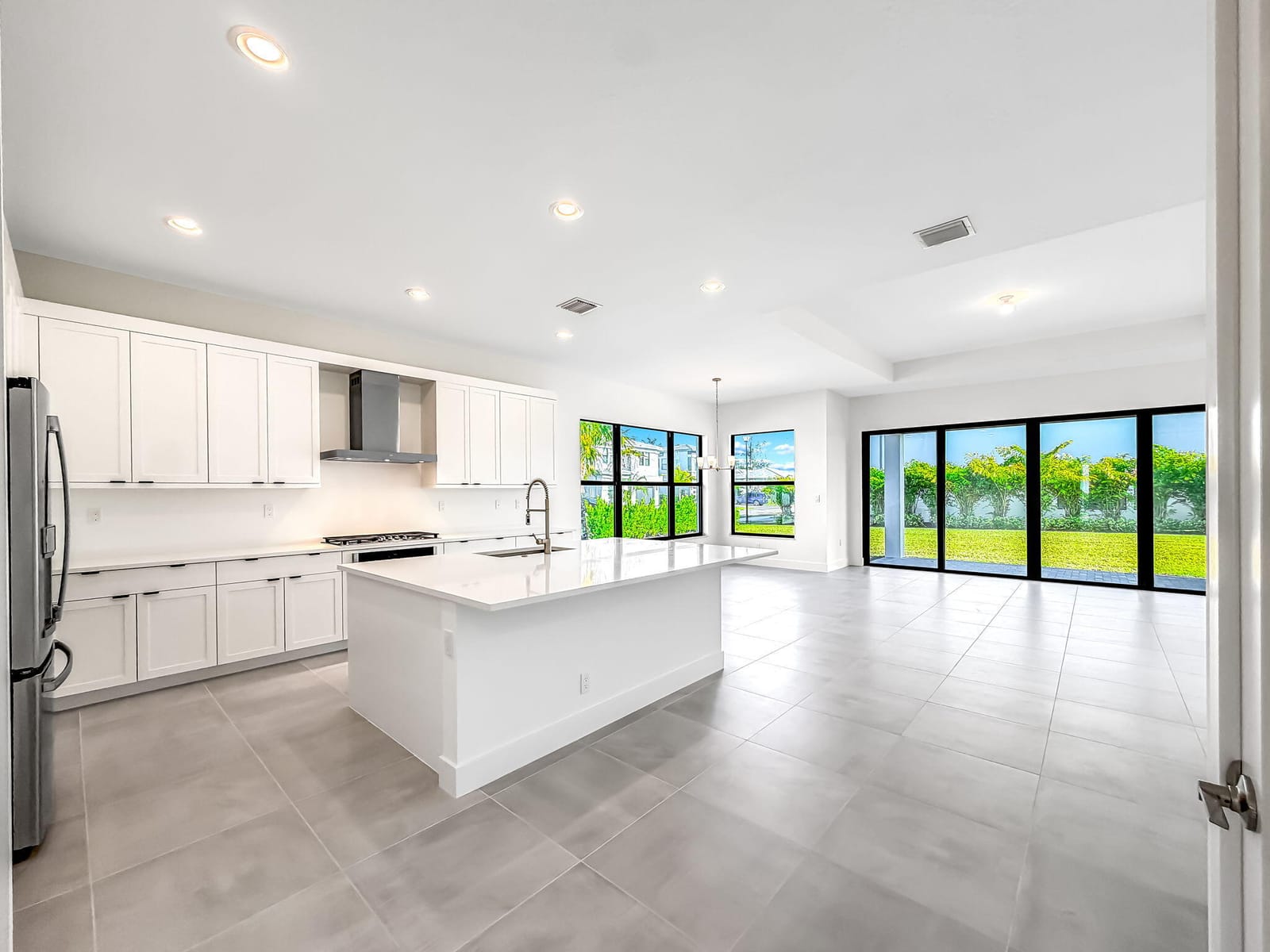 8286 Fishers Island Way — photo 5