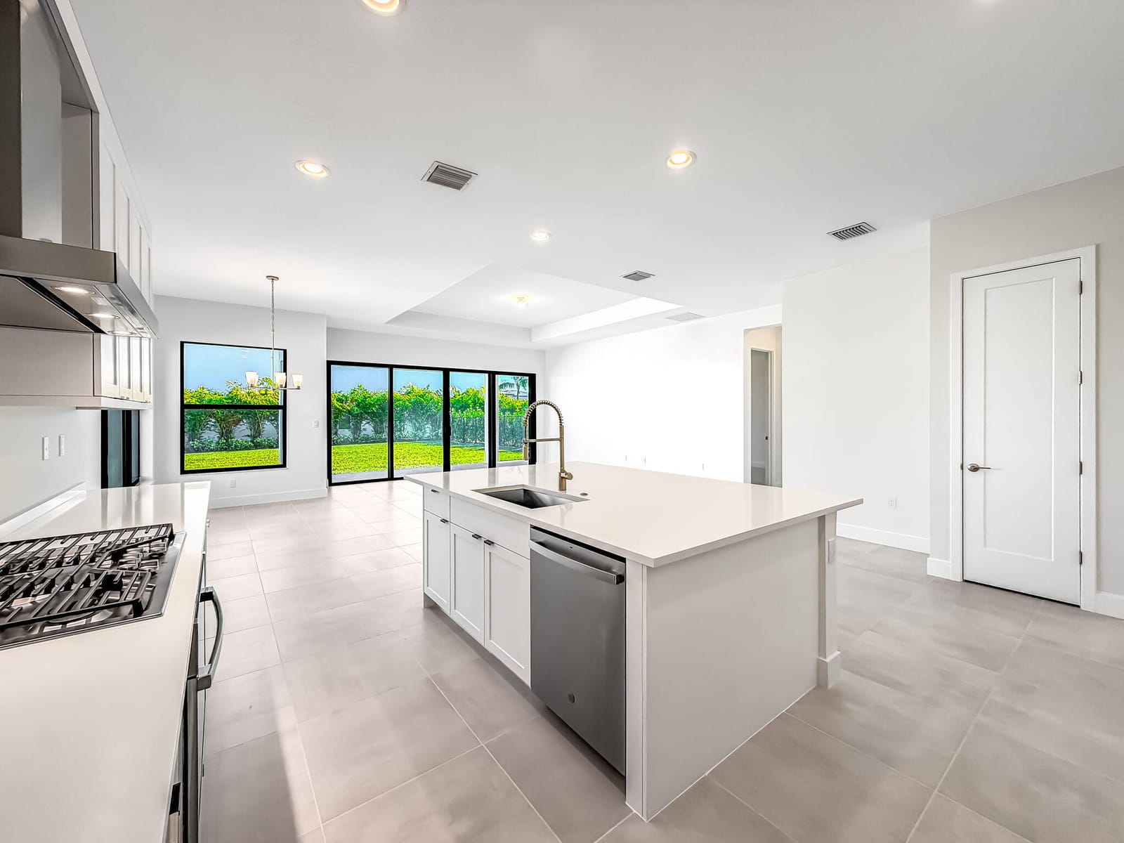 8286 Fishers Island Way — photo 6
