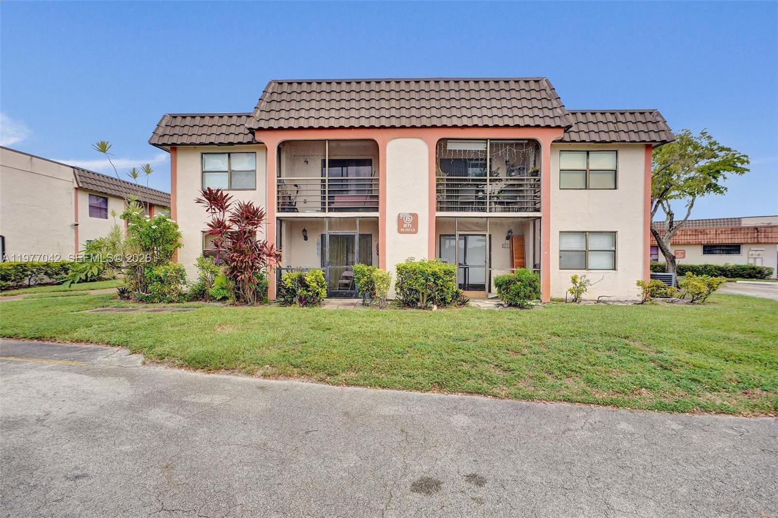 871 NE 207 Lane 20315, Miami, FL 33179 photo 2