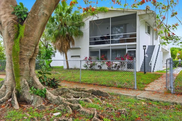 1964 NE 172nd Street 5, North Miami Beach, FL 33162