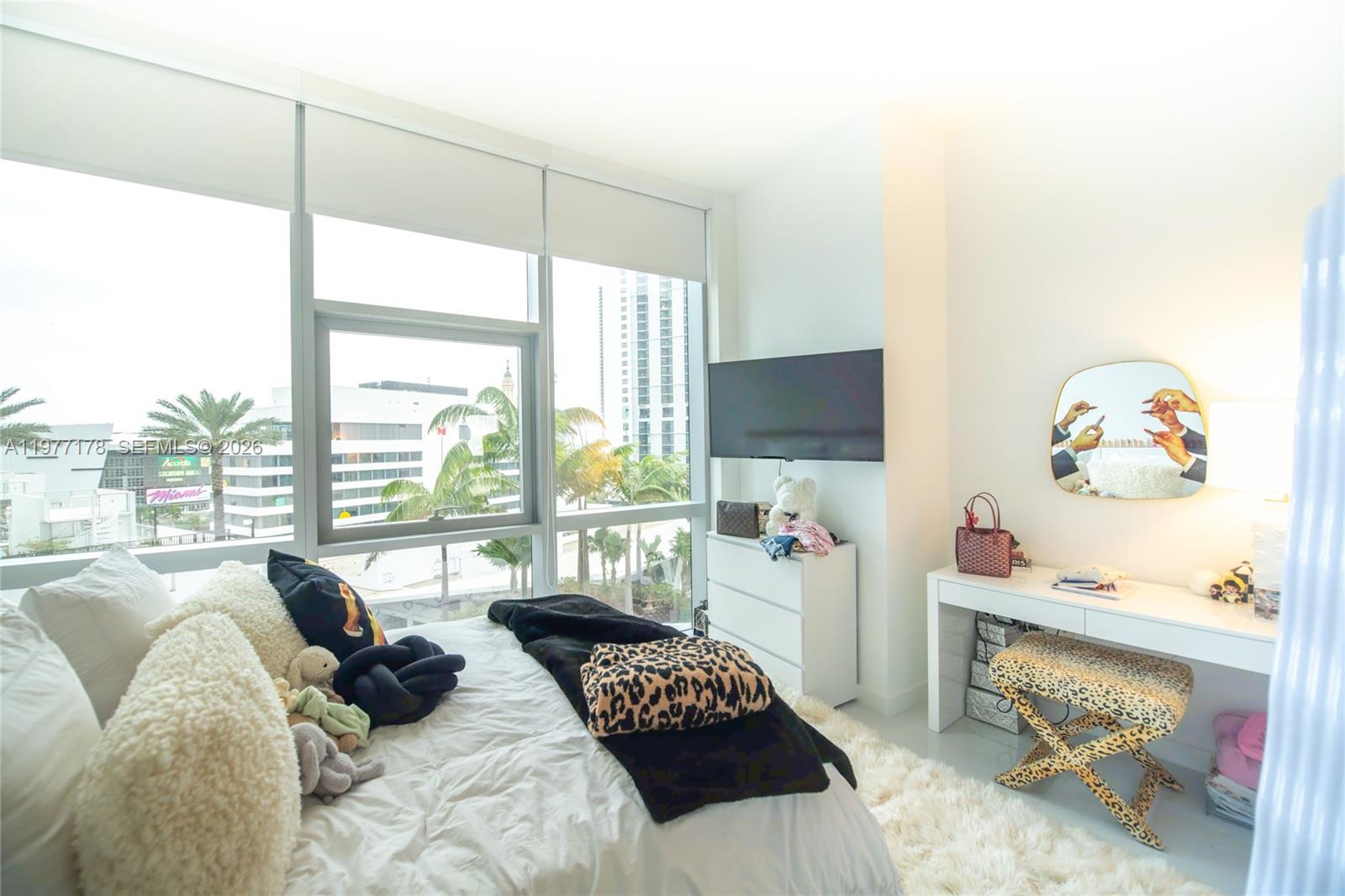 851 NE 1st Avenue 811, Miami, FL 33132 photo 17
