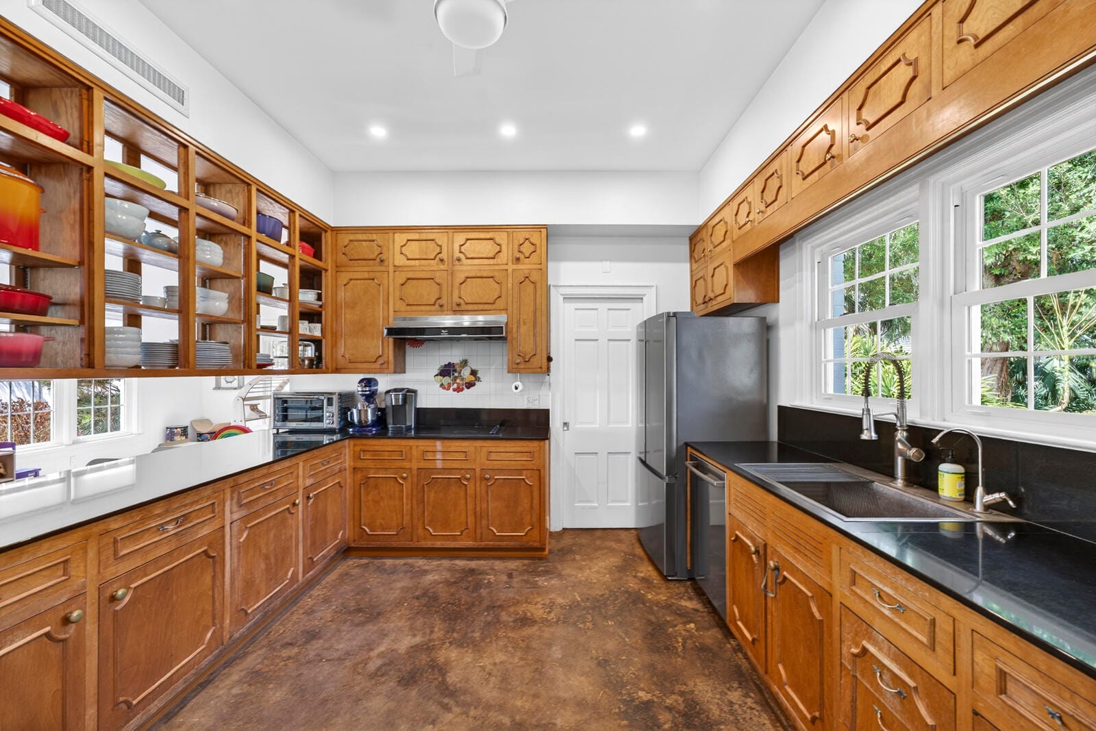 4945 16th Street, Vero Beach, FL 32966 photo 2