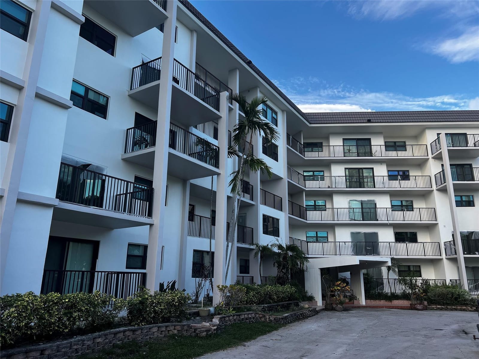 1000 River Reach Drive 320 — photo 2