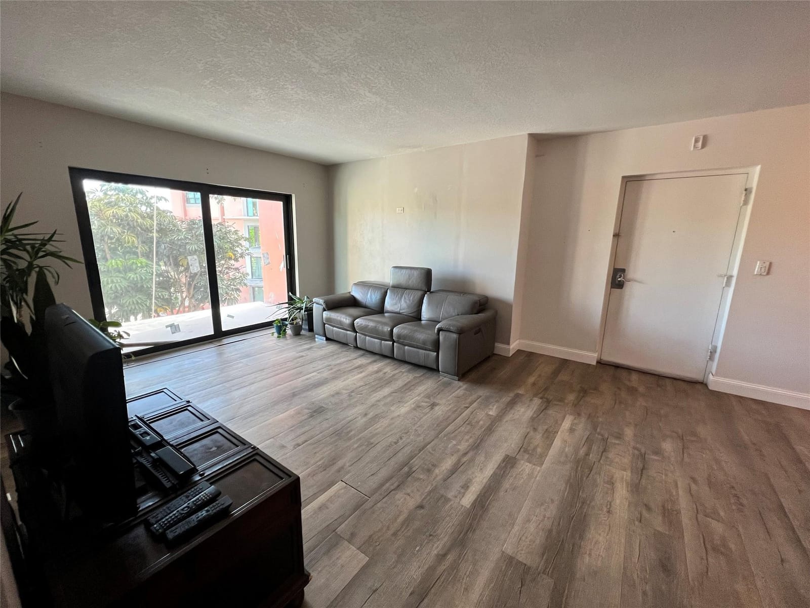 1000 River Reach Drive 320 — photo 8