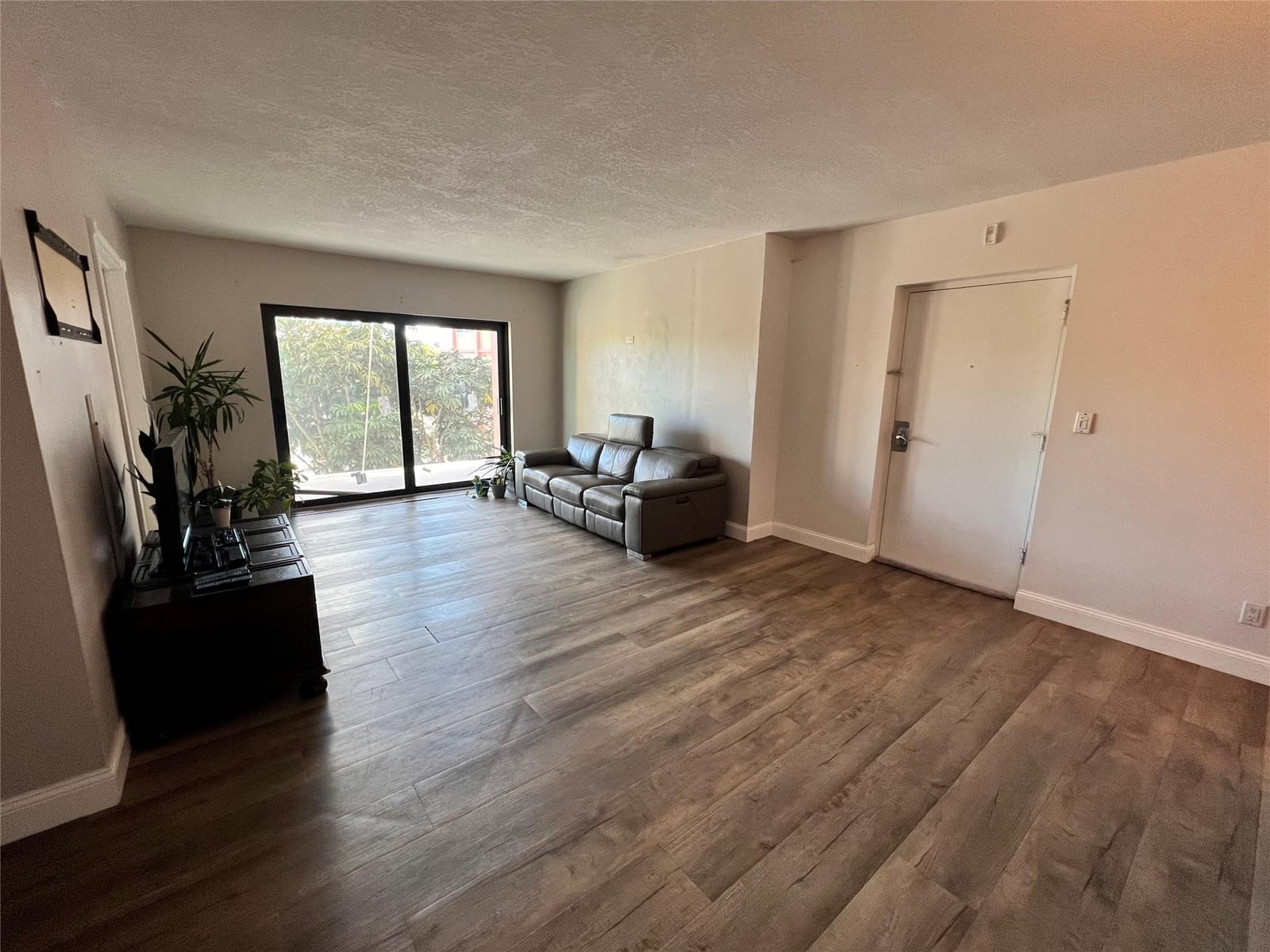 1000 River Reach Drive 320 — photo 9