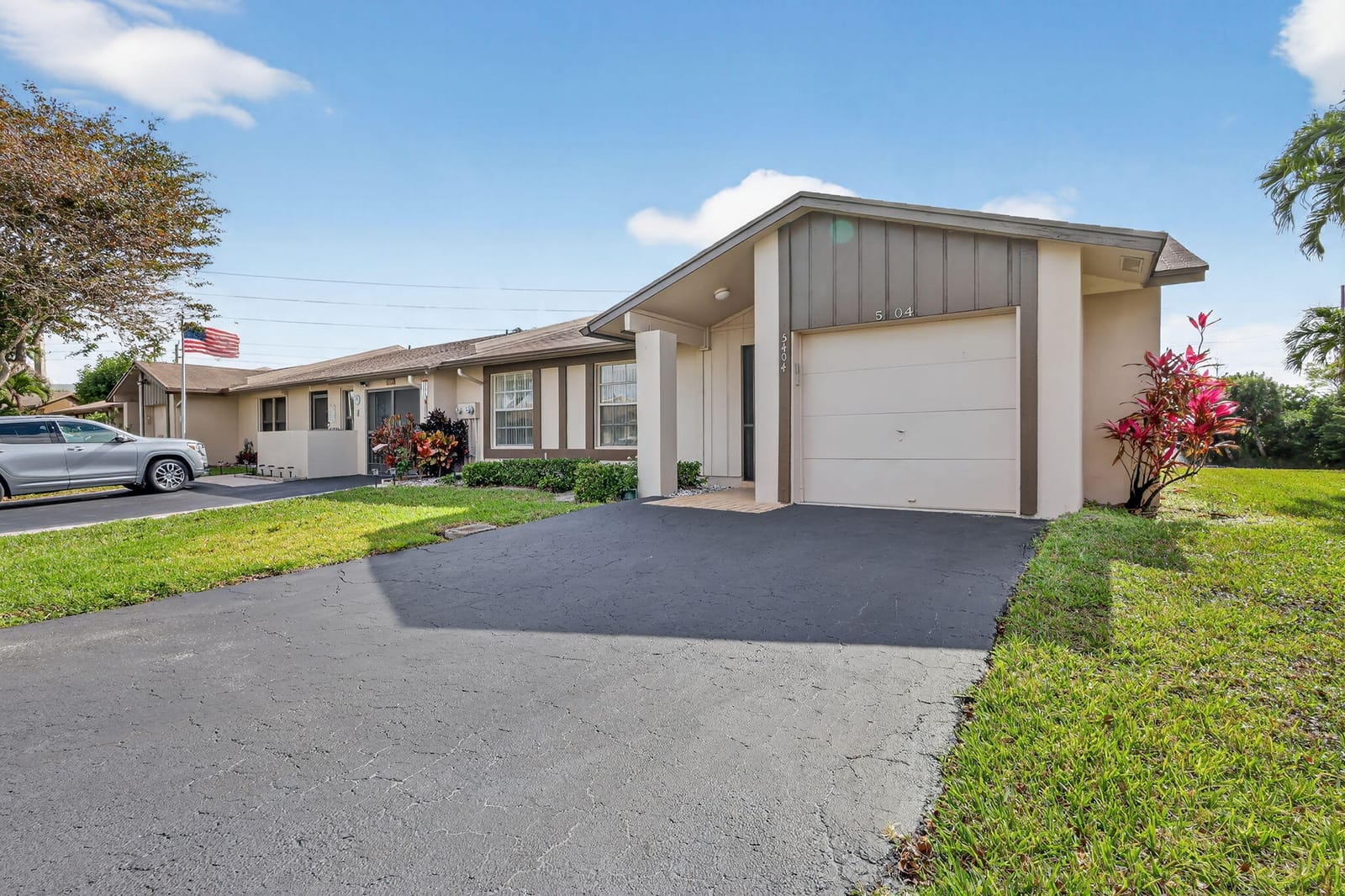 5404 Viburnum Circle — photo 2