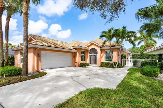 132 E Hampton Way, sold in Hamptons At Maplewood, Jupiter, FL