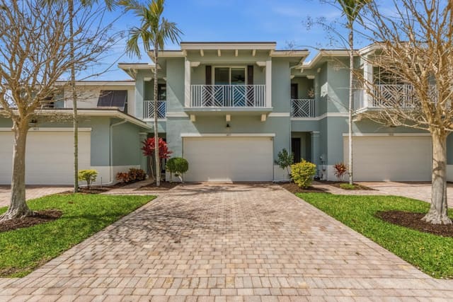 3017 Princeton Lane, sold in Hampton Cay, Palm Beach Gardens, FL