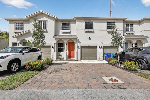 20868 NW 9th Path, sold in Walden Place Ii, Miami Gardens, FL