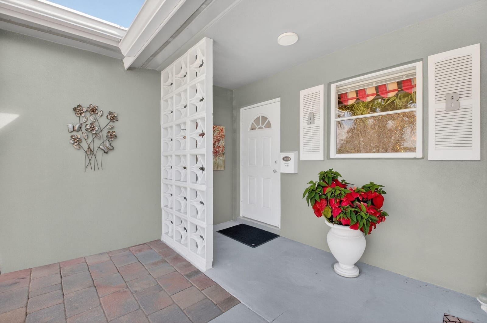 787 High Point Drive West — photo 4