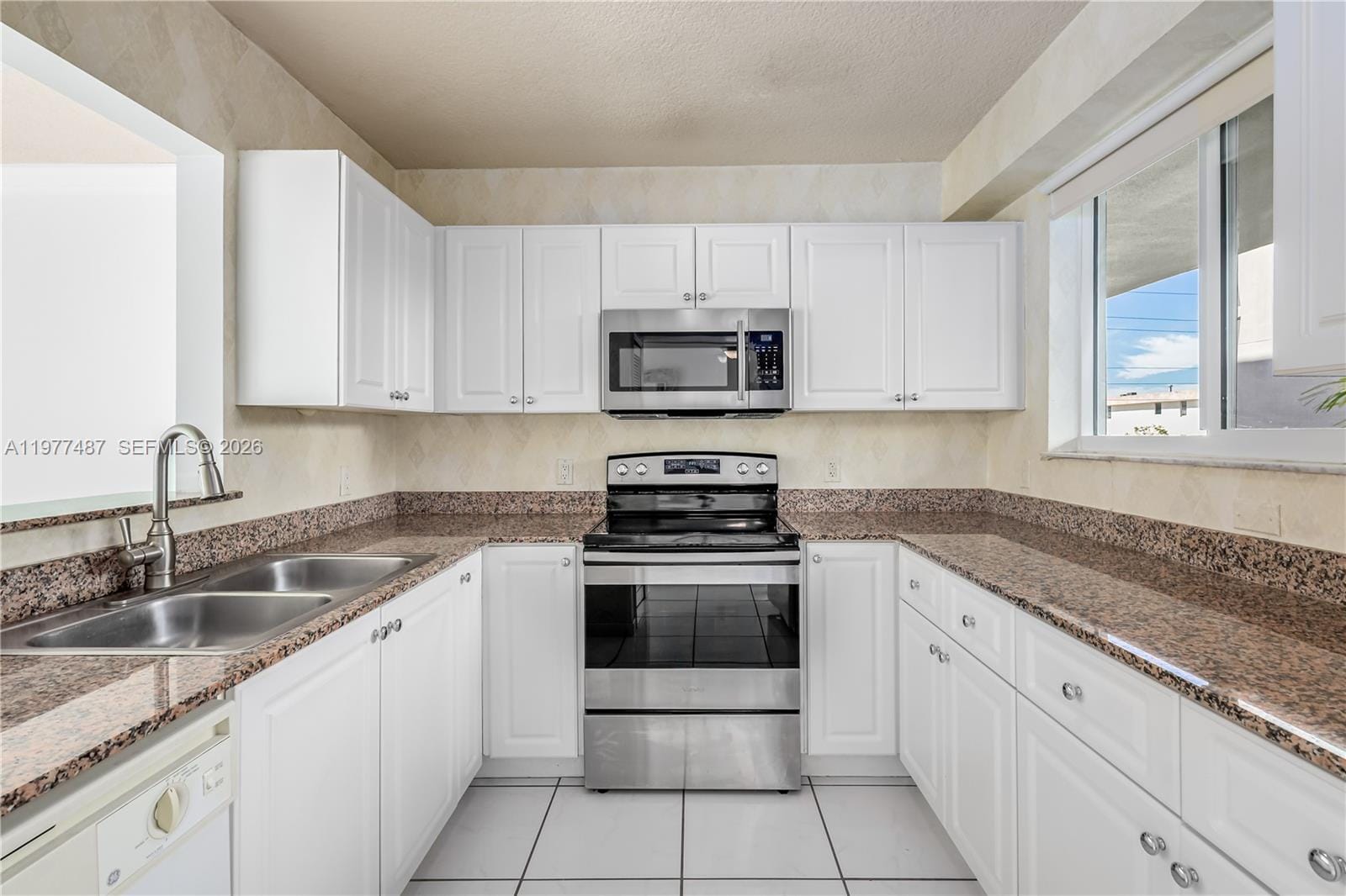 7800 Collins Avenue 302, Miami Beach, FL 33141 photo 2