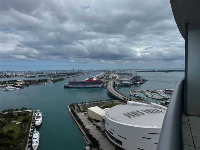 888 Biscayne Boulevard 4011, sold in Marinablue Condo, Miami, FL