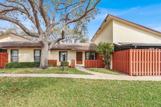 8091 SE Villa Circle, Hobe Sound, FL 33455