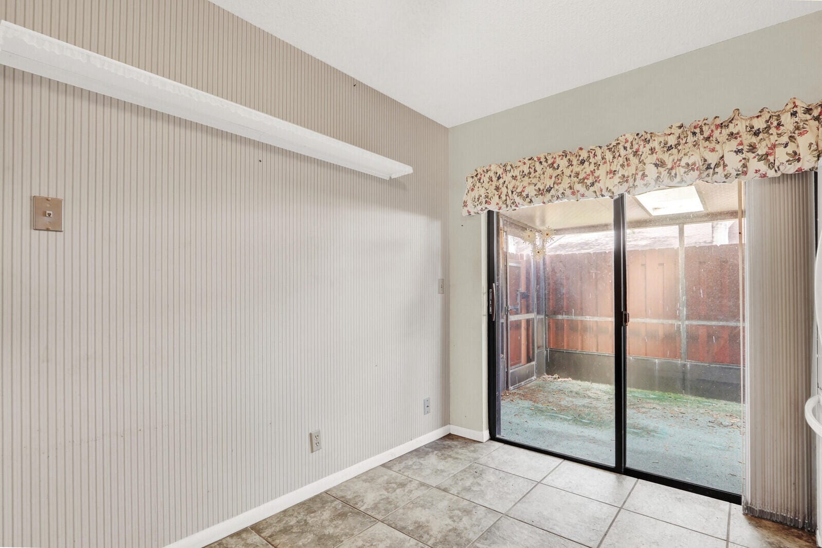 8091 SE Villa Circle — photo 8