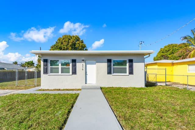 656 W 6th Street, Riviera Beach, FL 33404