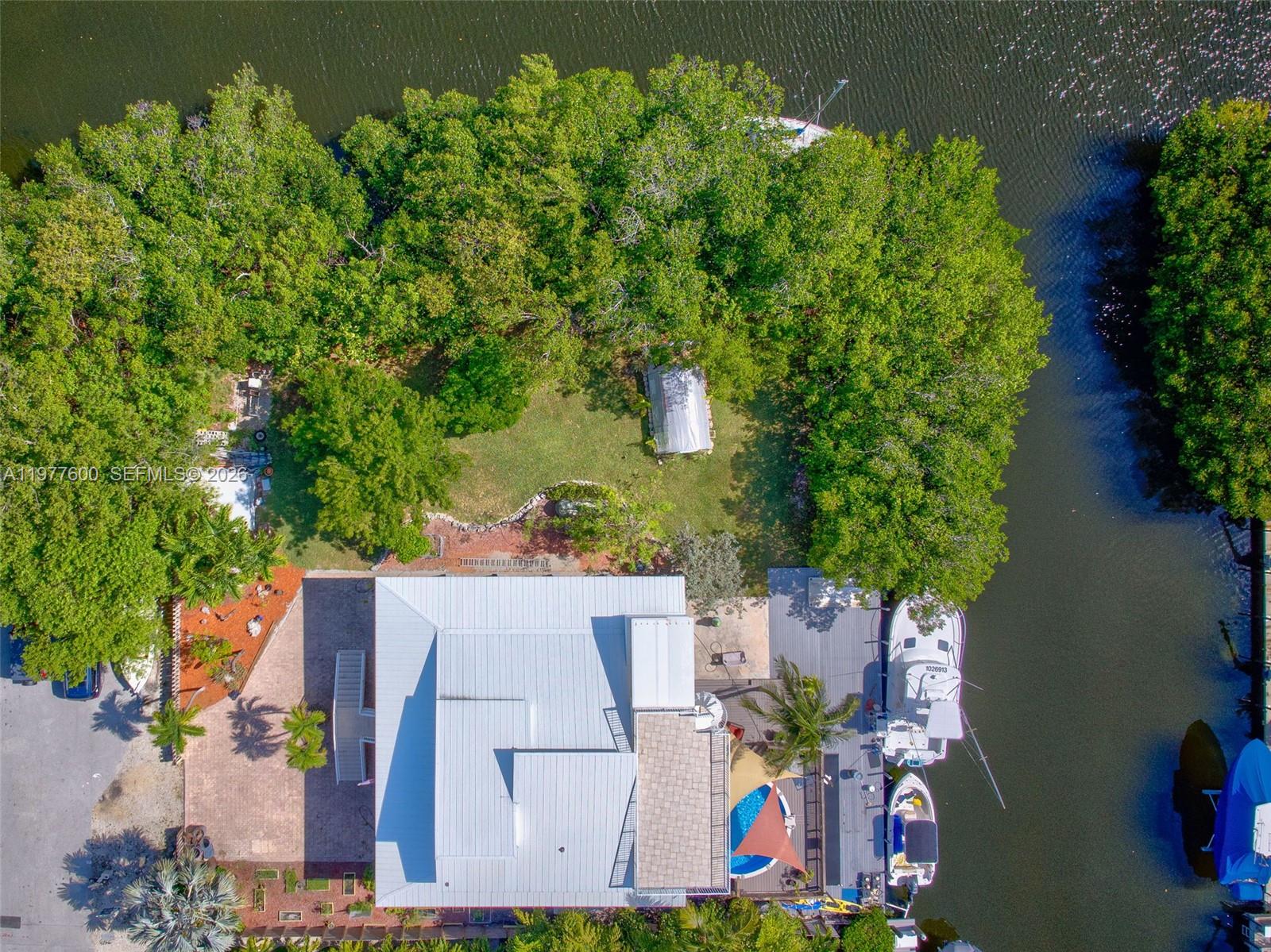 894 Ellen Drive — photo 6