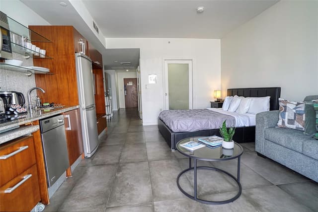 1052 Ocean Drive C407, sold in The Strand On Ocean Drive, Miami Beach, FL
