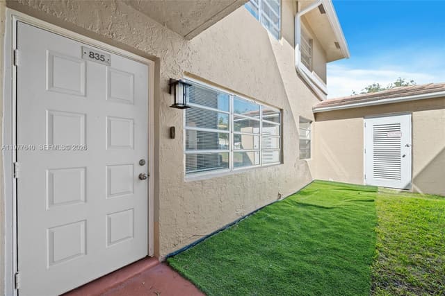 835 Twin Lakes Drive 30C, sold in Lakewood Village, Coral Springs, FL