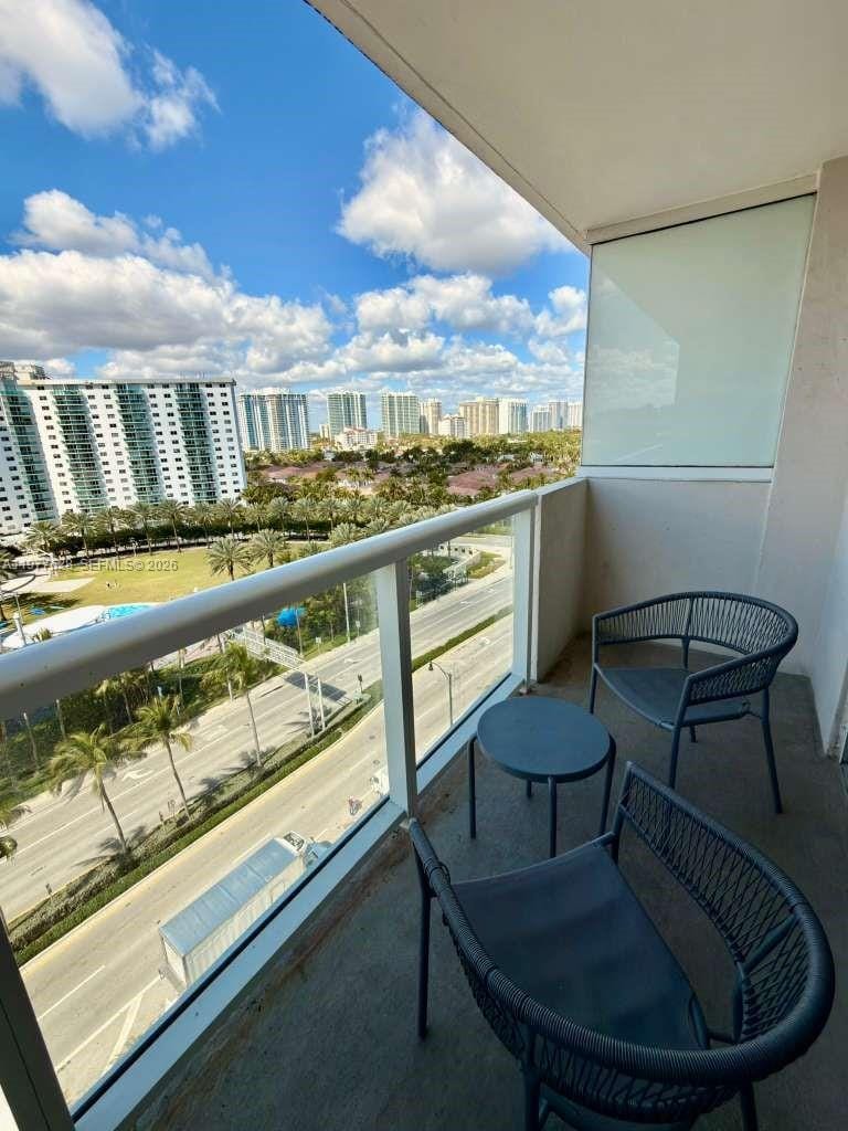19201 Collins Avenue 933, Sunny Isles Beach, FL 33160 photo 3