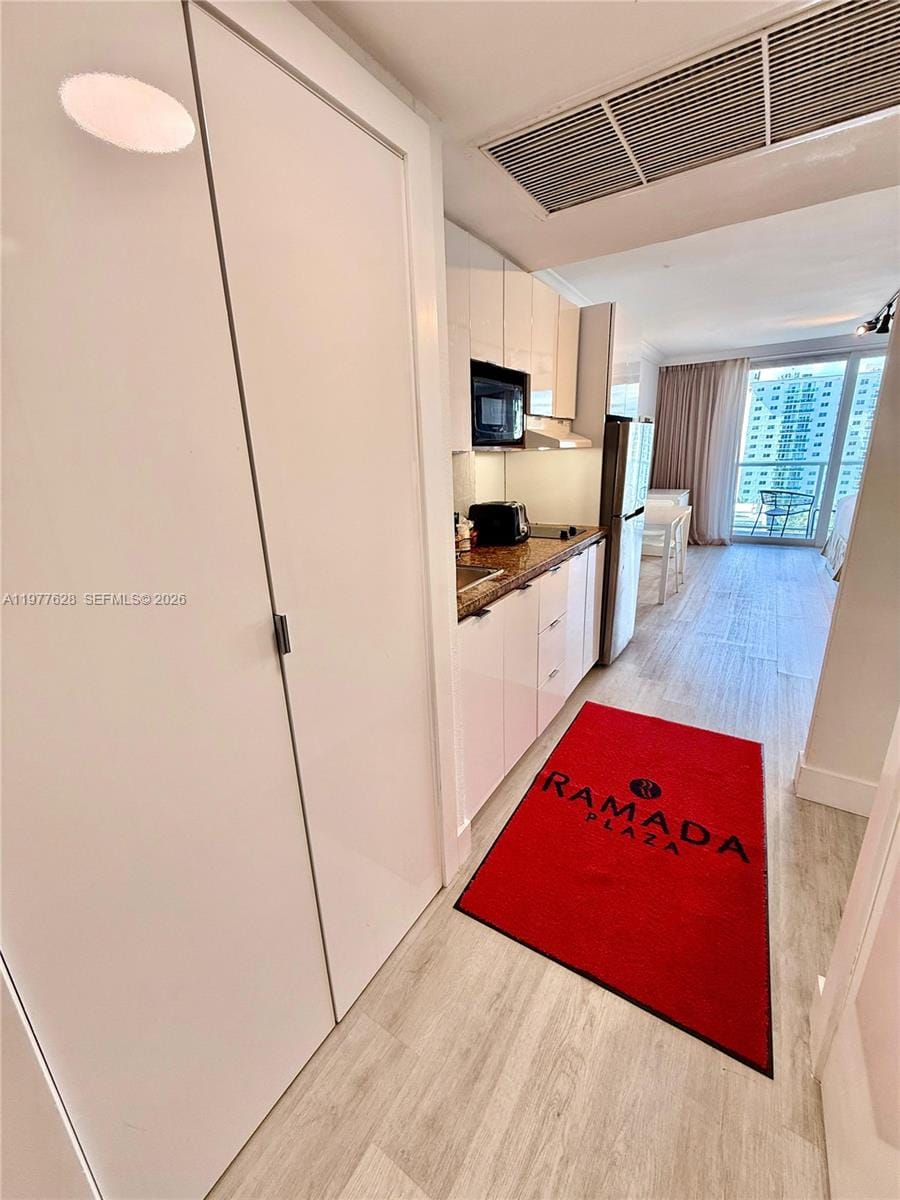 19201 Collins Avenue 933, Sunny Isles Beach, FL 33160 photo 7