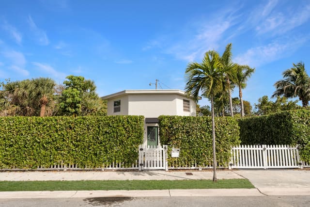 943 York Street, sold in Bonnyview Add 2, West Palm Beach, FL
