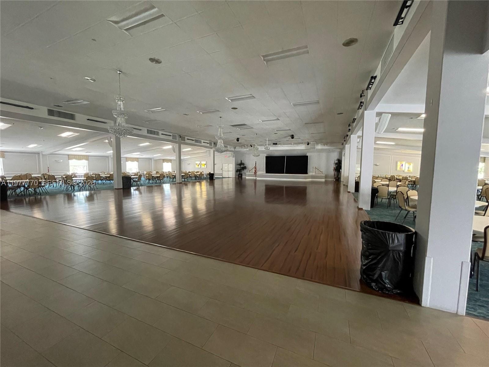 145 Newport J 145 145 — photo 12