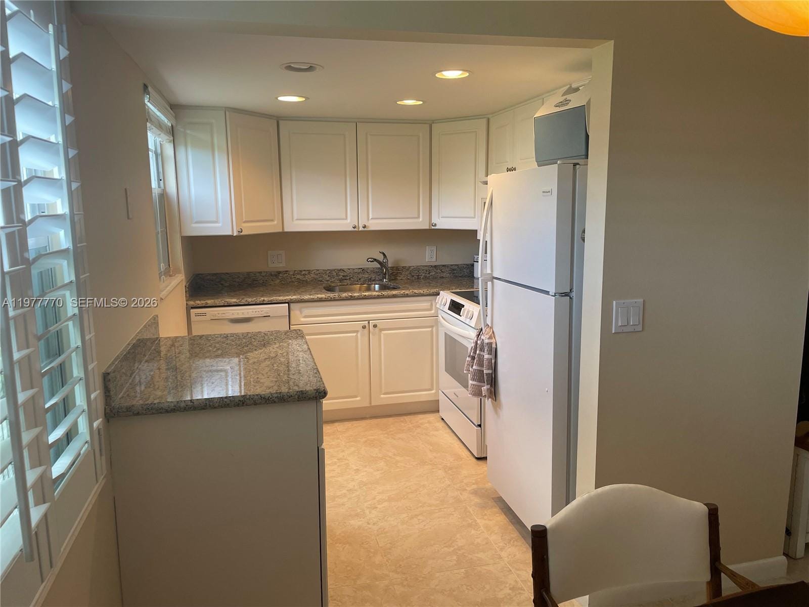 145 Newport J 145 145 — photo 4