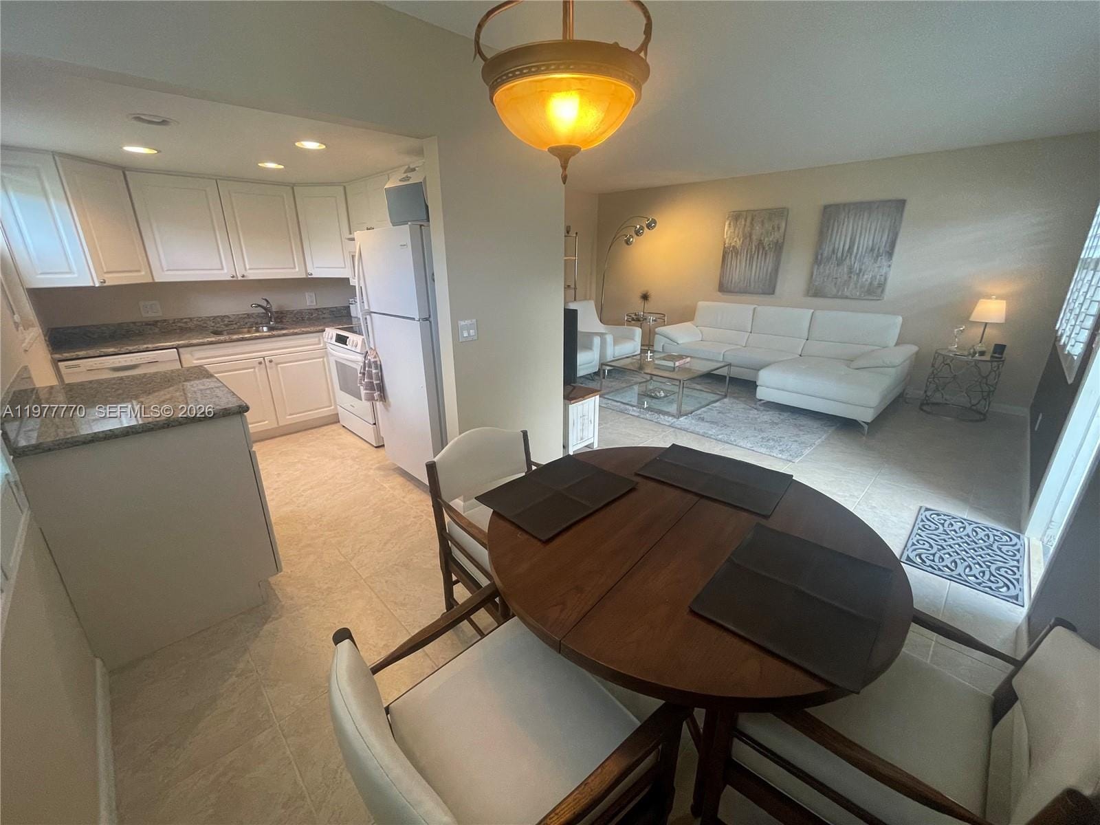 145 Newport J 145 145 — photo 5