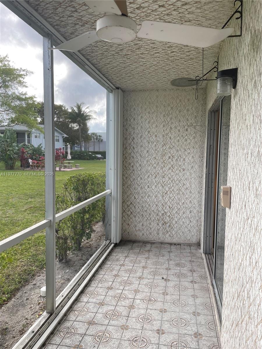 145 Newport J 145 145 — photo 9