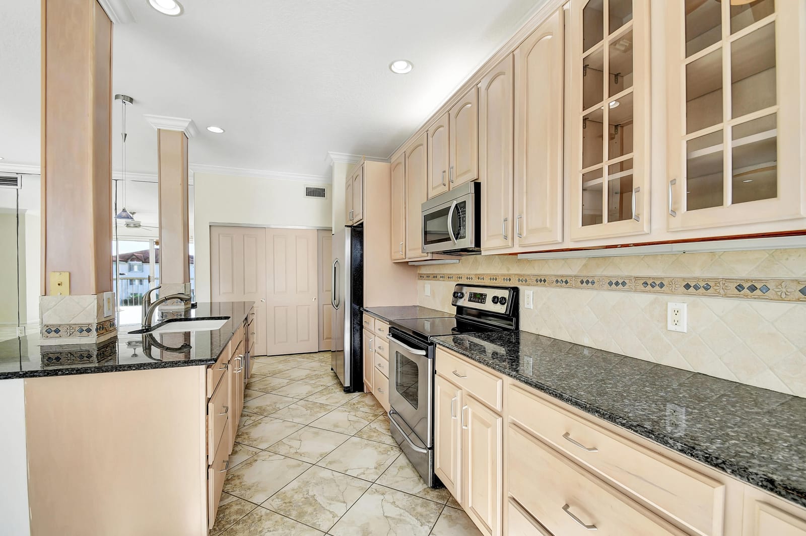 104 Half Moon Circle # C3, Hypoluxo, FL 33462 photo 11