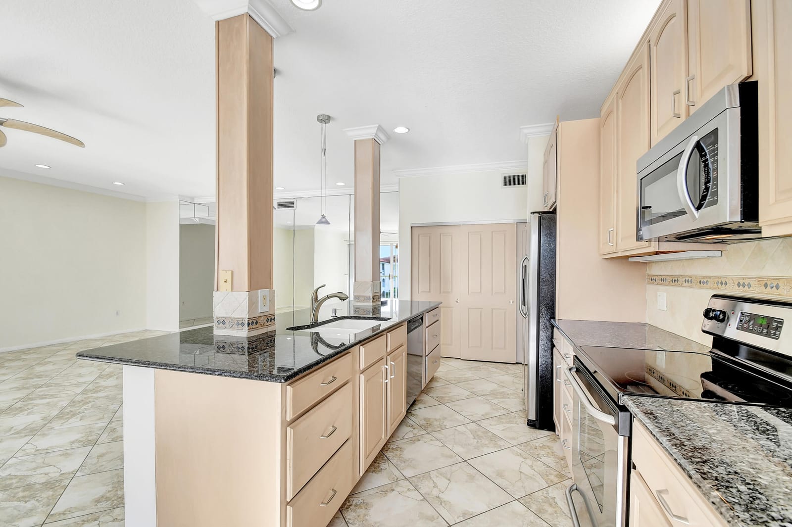 104 Half Moon Circle # C3, Hypoluxo, FL 33462 photo 12