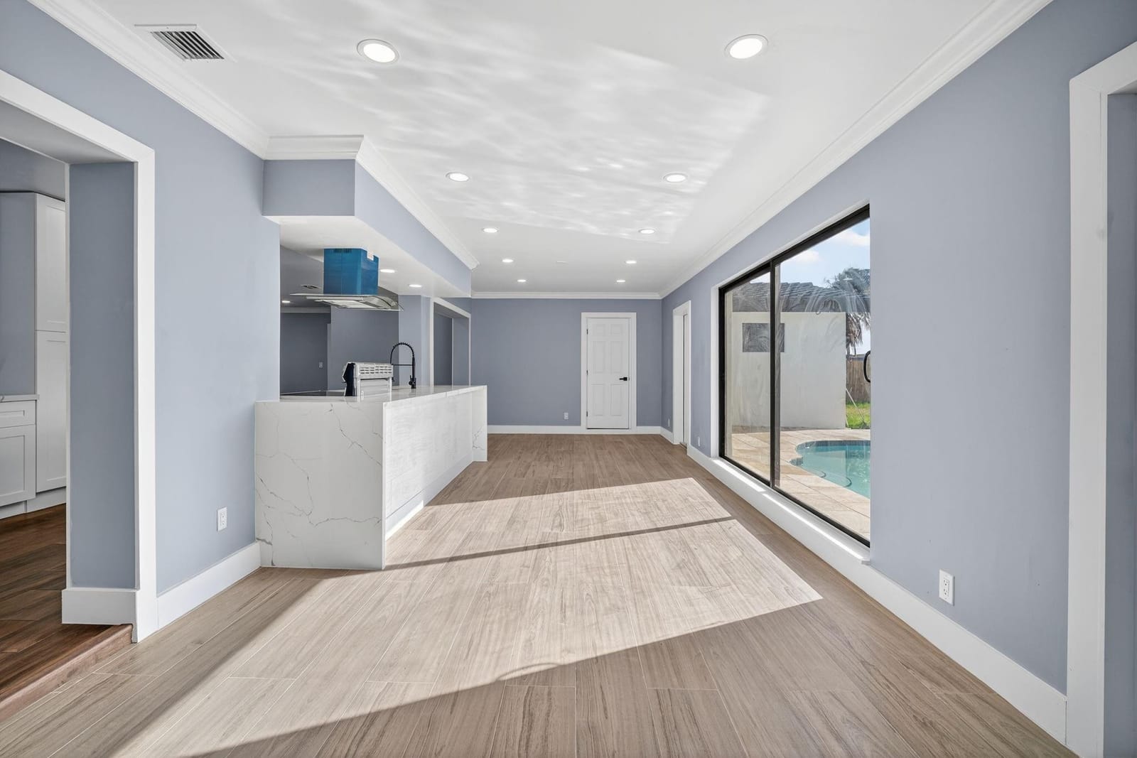1800 N 54th Avenue — photo 11
