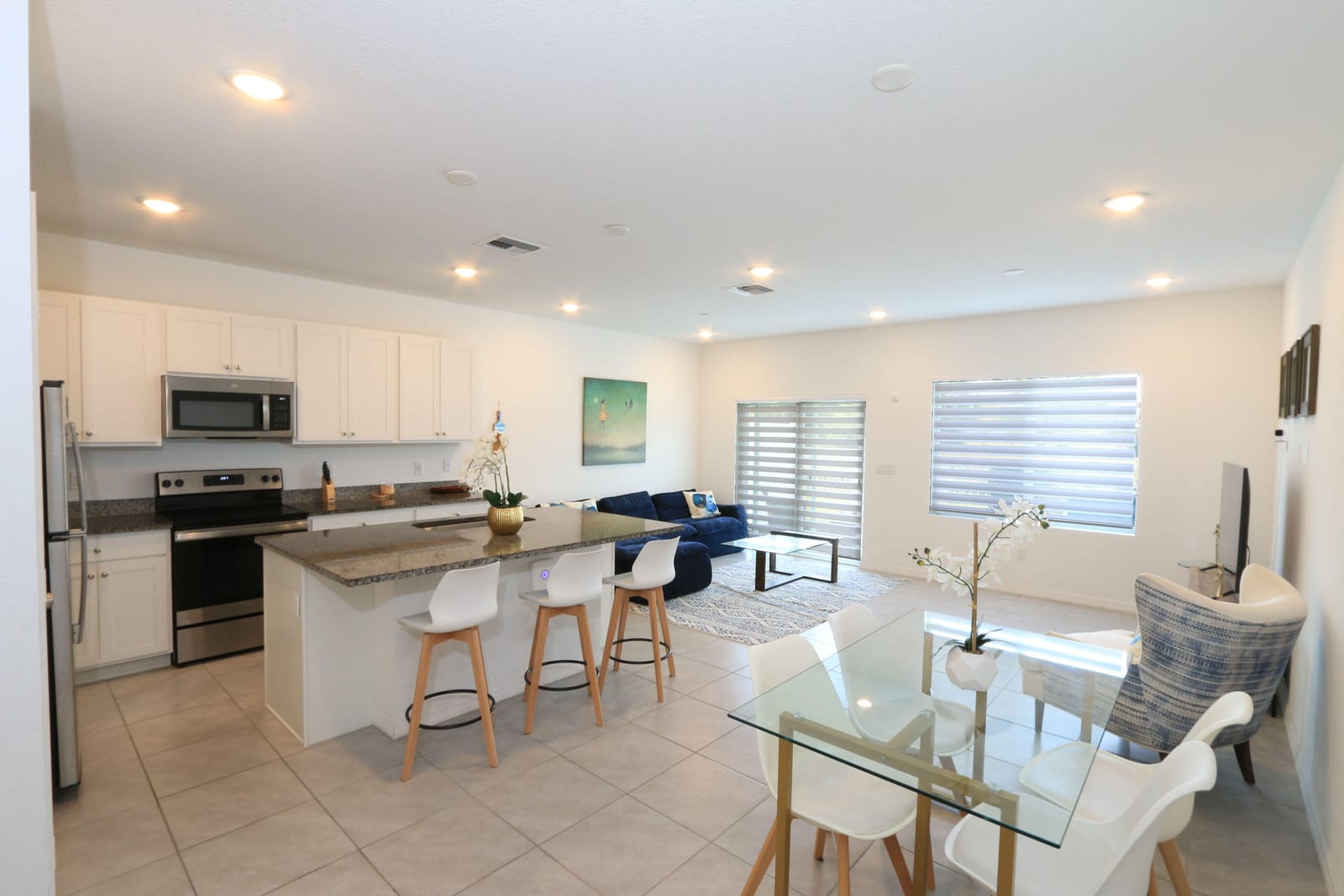 656 NE Waters Edge Lane — photo 2