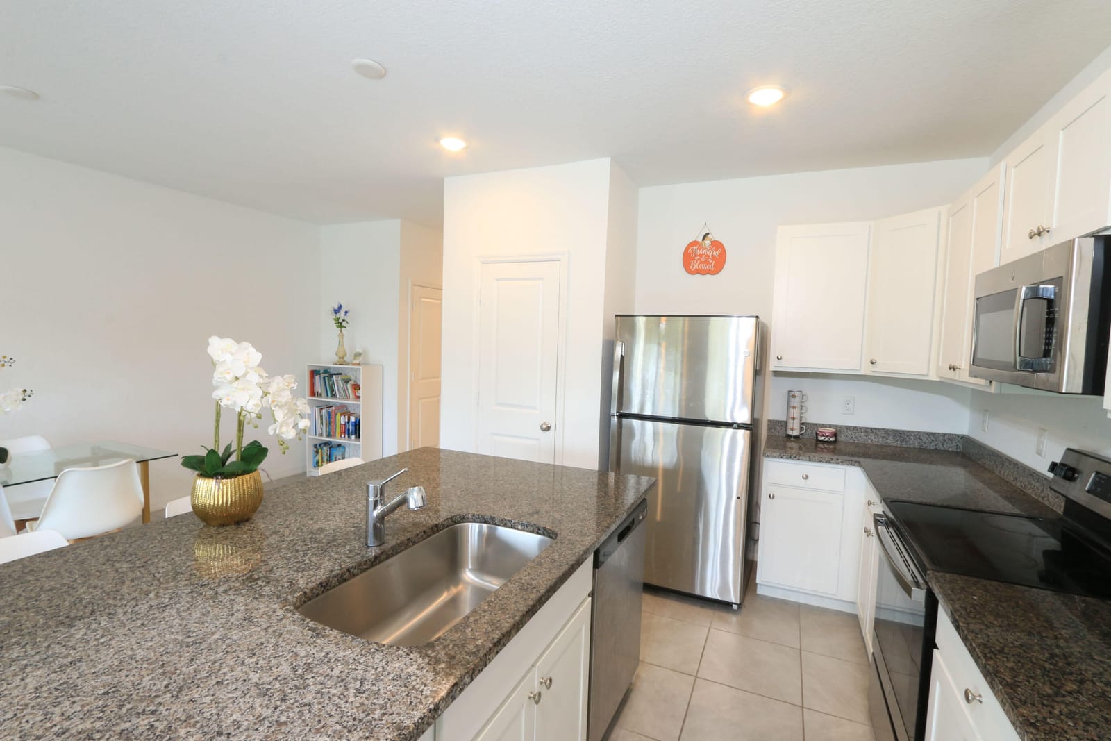 656 NE Waters Edge Lane — photo 3
