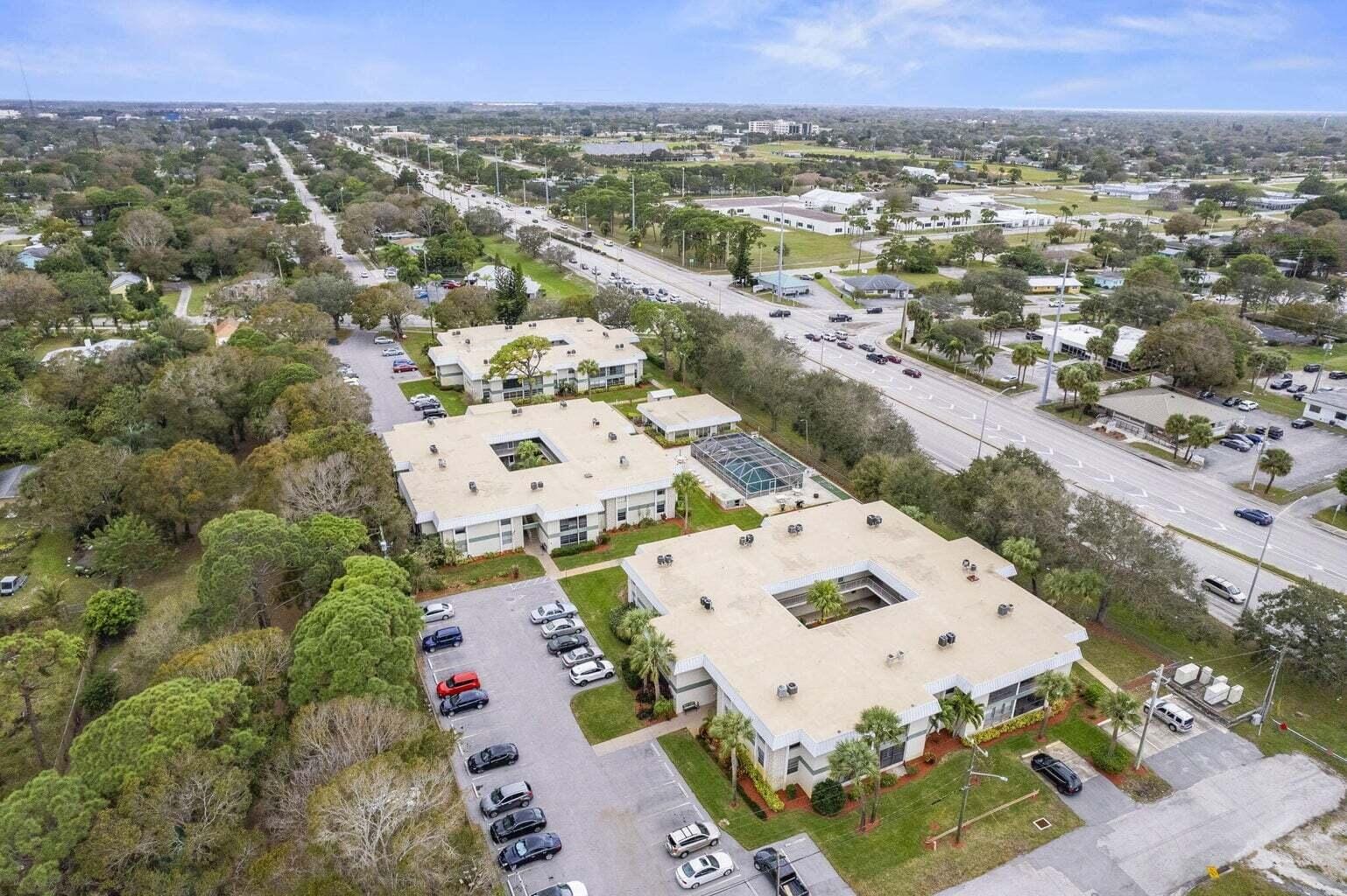 2302 Sunrise Boulevard 206 — photo 2