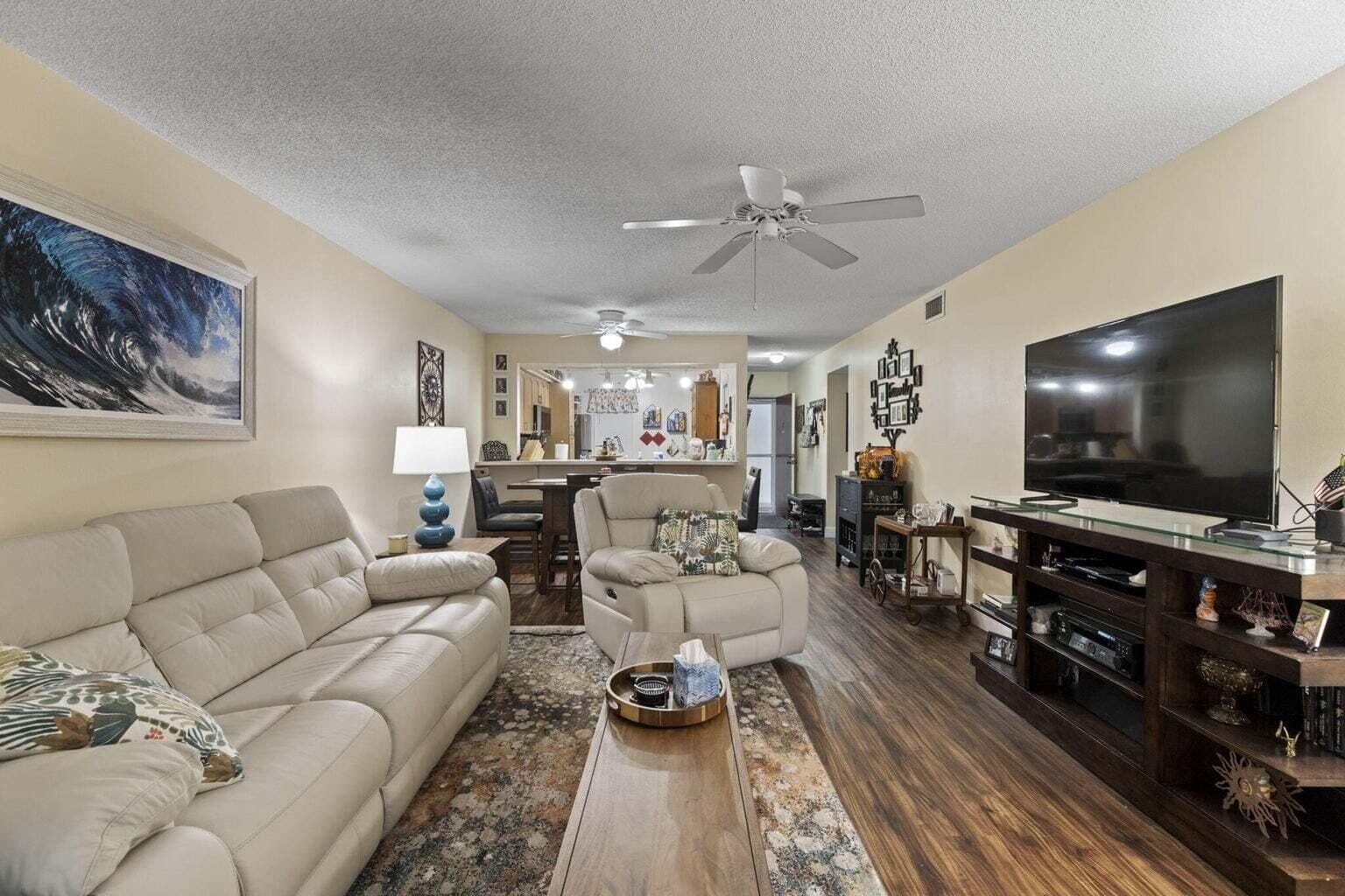 2302 Sunrise Boulevard 206 — photo 4