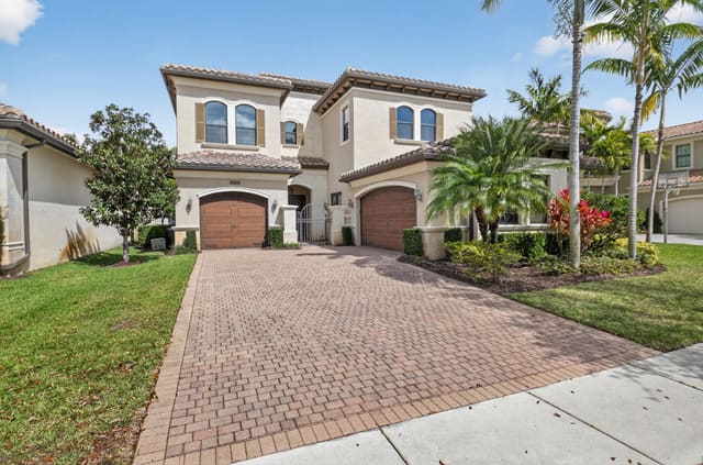 8527 Lewis River Road, Delray Beach, FL 33446