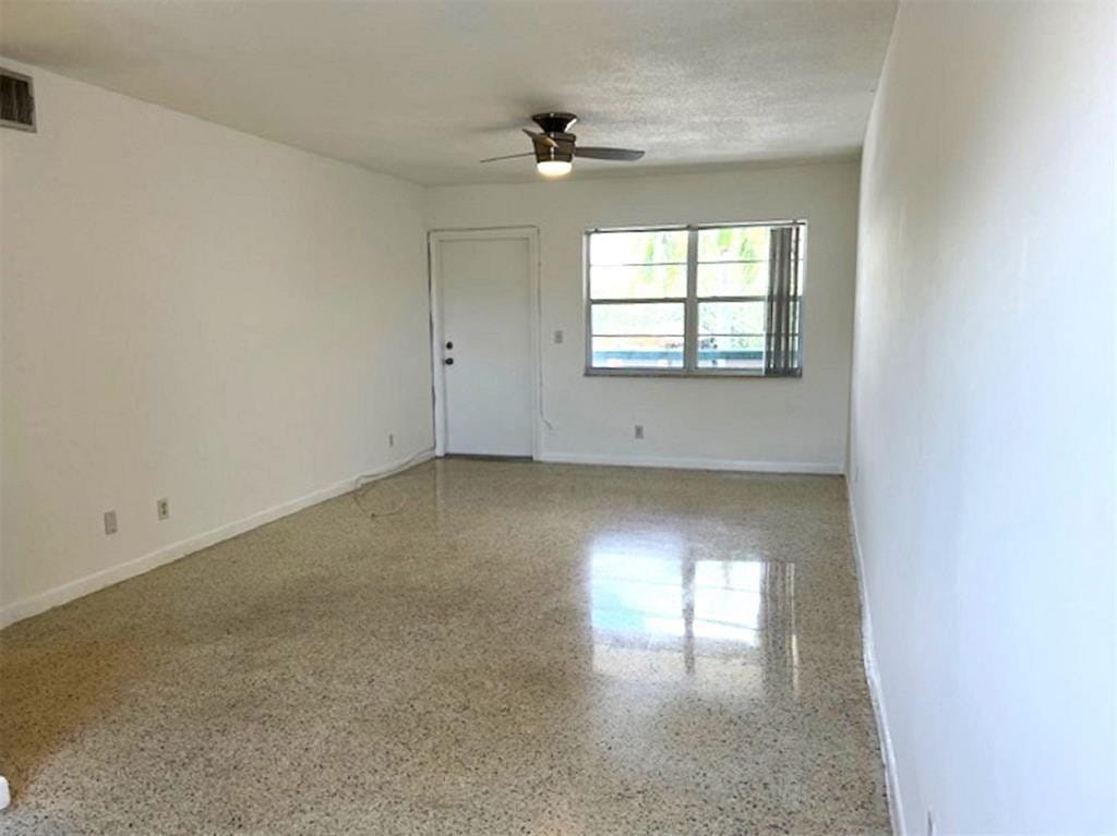 270 NE 40th Street 26 — photo 3