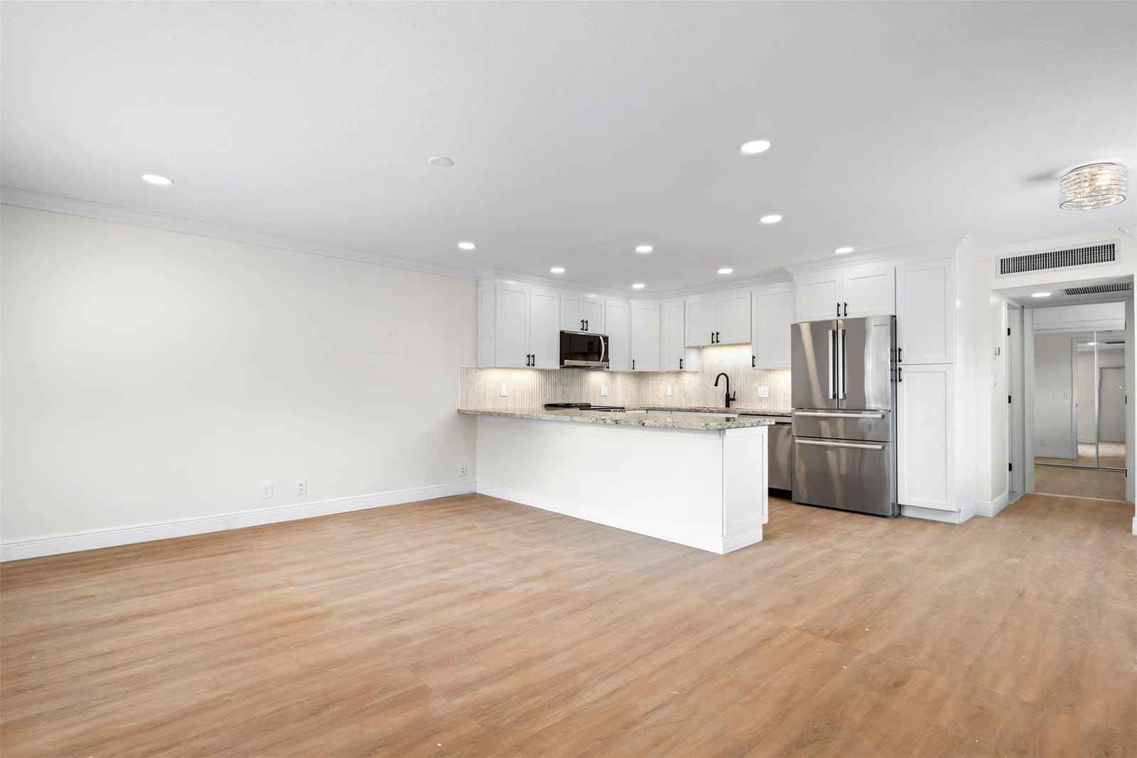 123 Seville Way 123 — photo 3