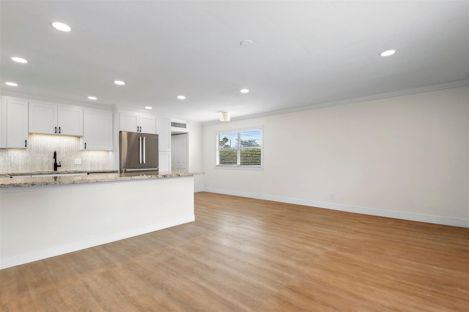 123 Seville Way 123 — photo 8