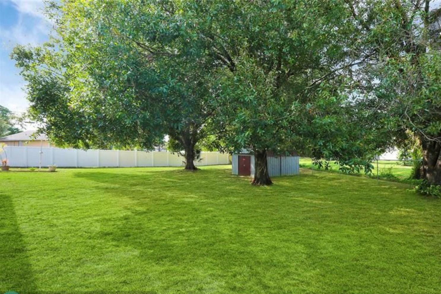 1798 SW Del Rio Boulevard — photo 4
