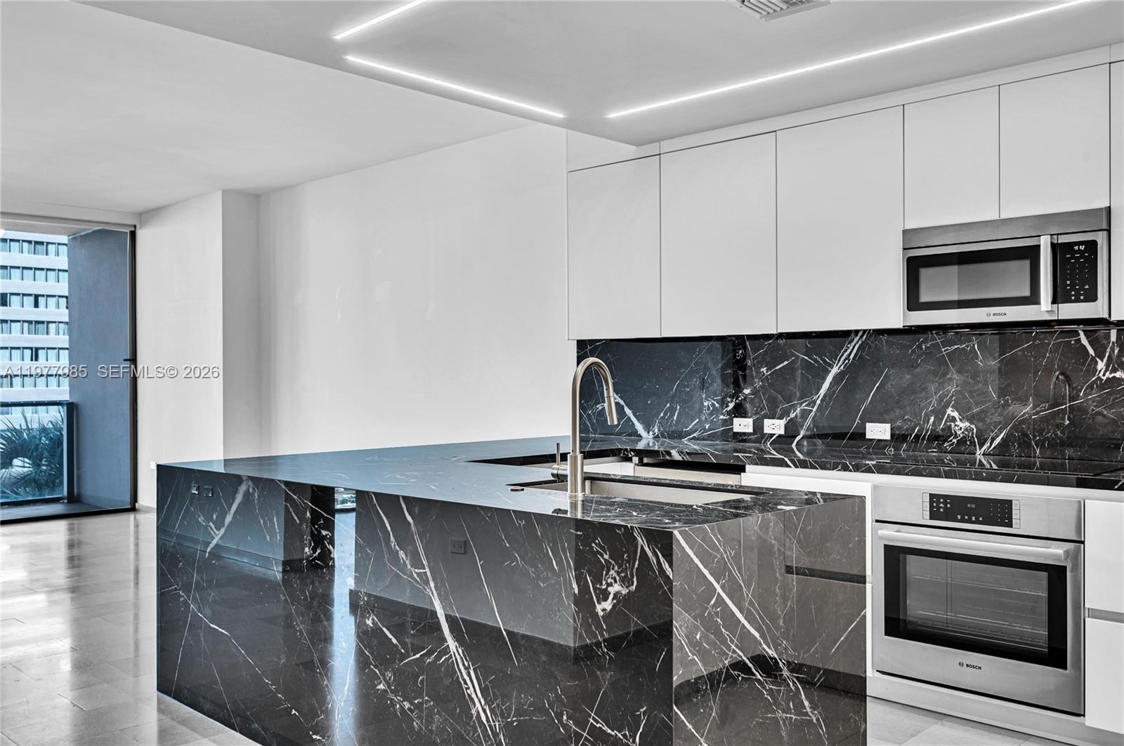 88 SW 7th Street 806, Miami, FL 33130 photo 4