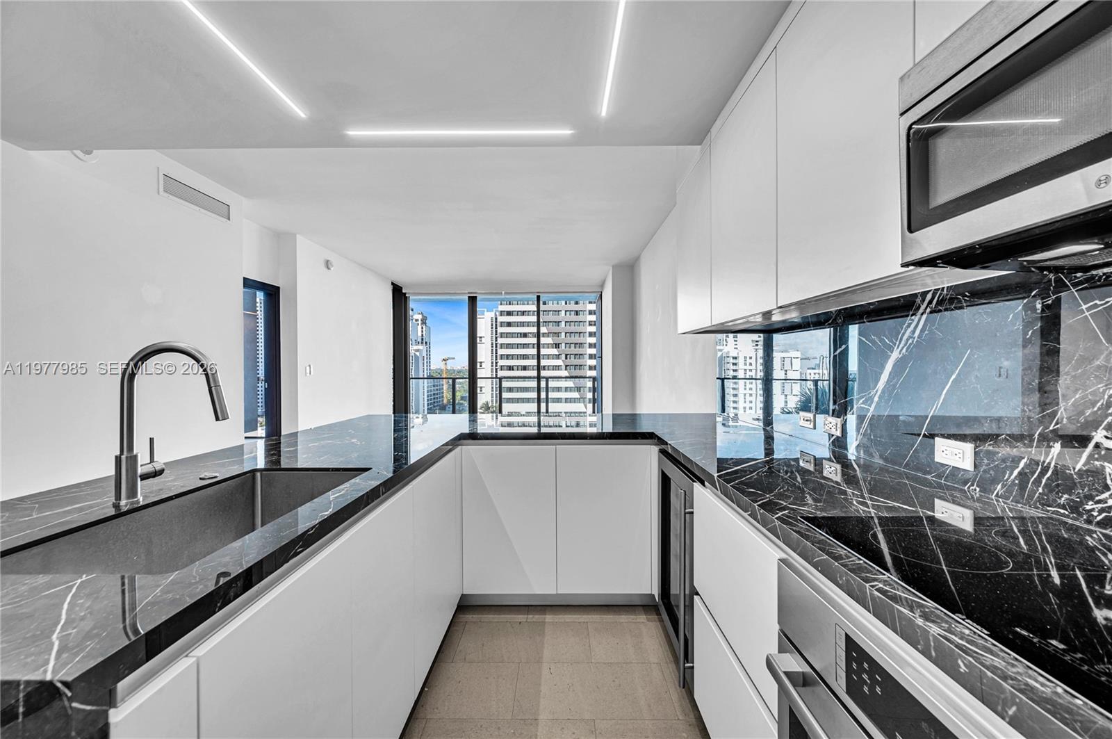 88 SW 7th Street 806, Miami, FL 33130 photo 10