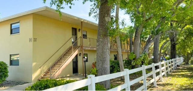 400 18th Street N-5, Oak Park Terrace, Vero Beach, FL
