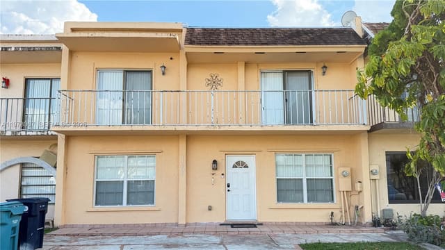 11249 SW 33rd Cir Place, Miami, FL 33165