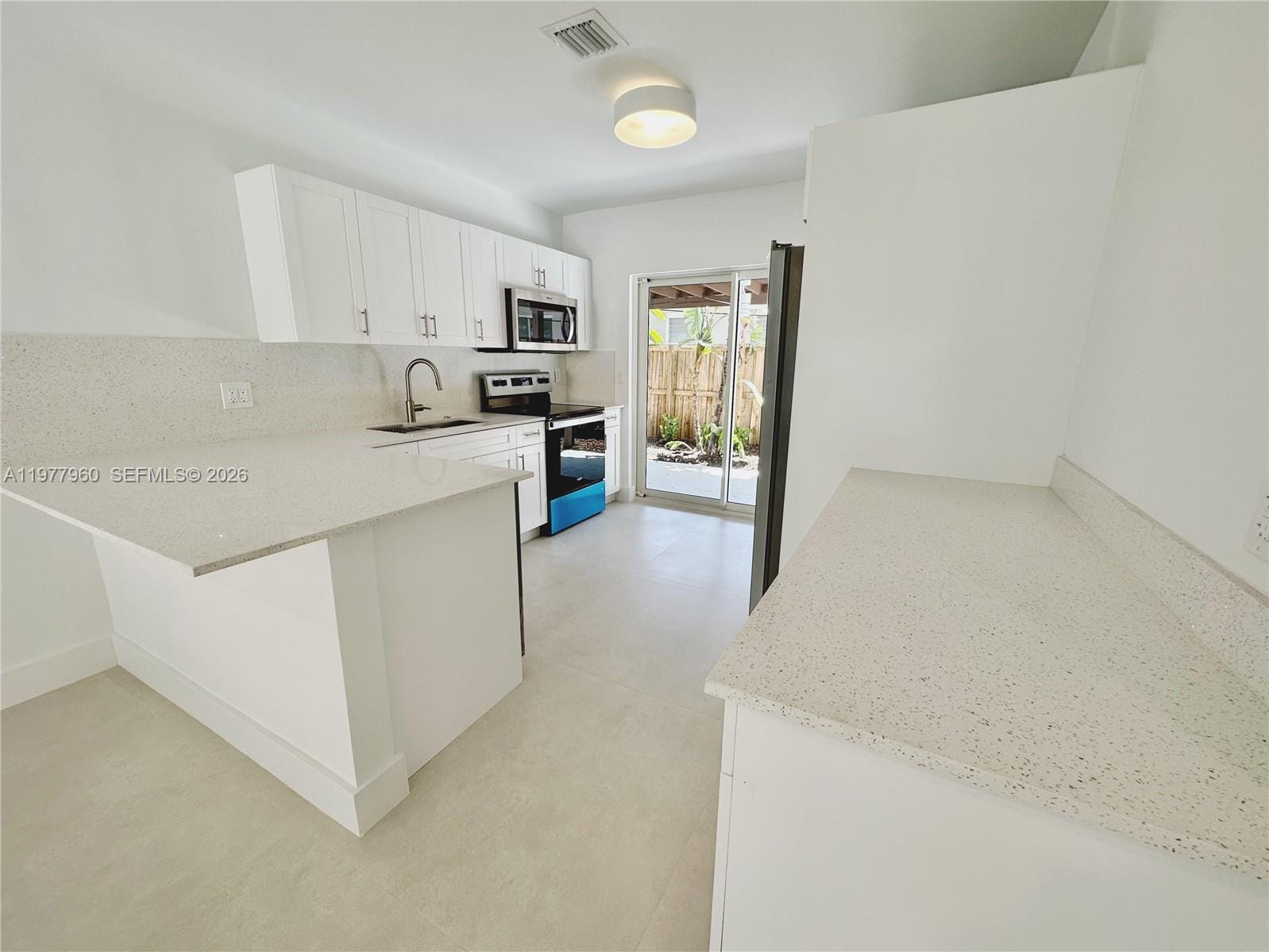 12125 NE 7th Avenue — photo 8