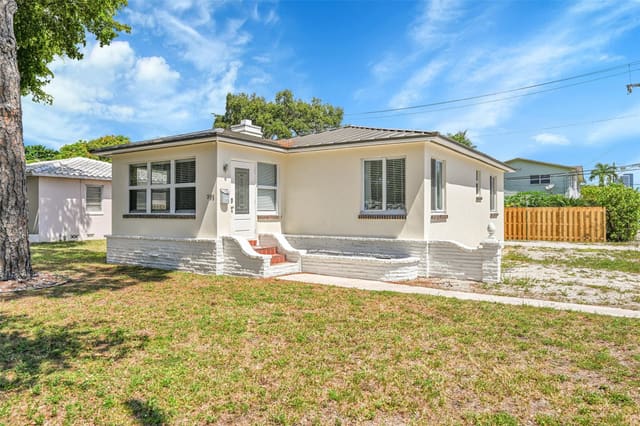 301 SW 17th Street, sold in Lauderdale 2-9 D, Fort Lauderdale, FL