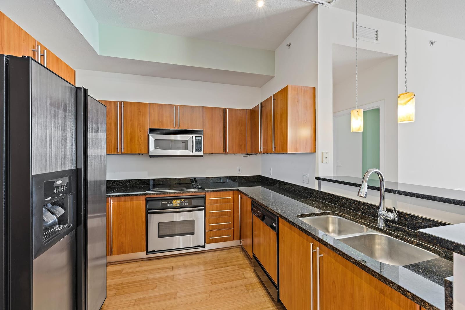 1551 N Flagler Drive Ph L7 — photo 4