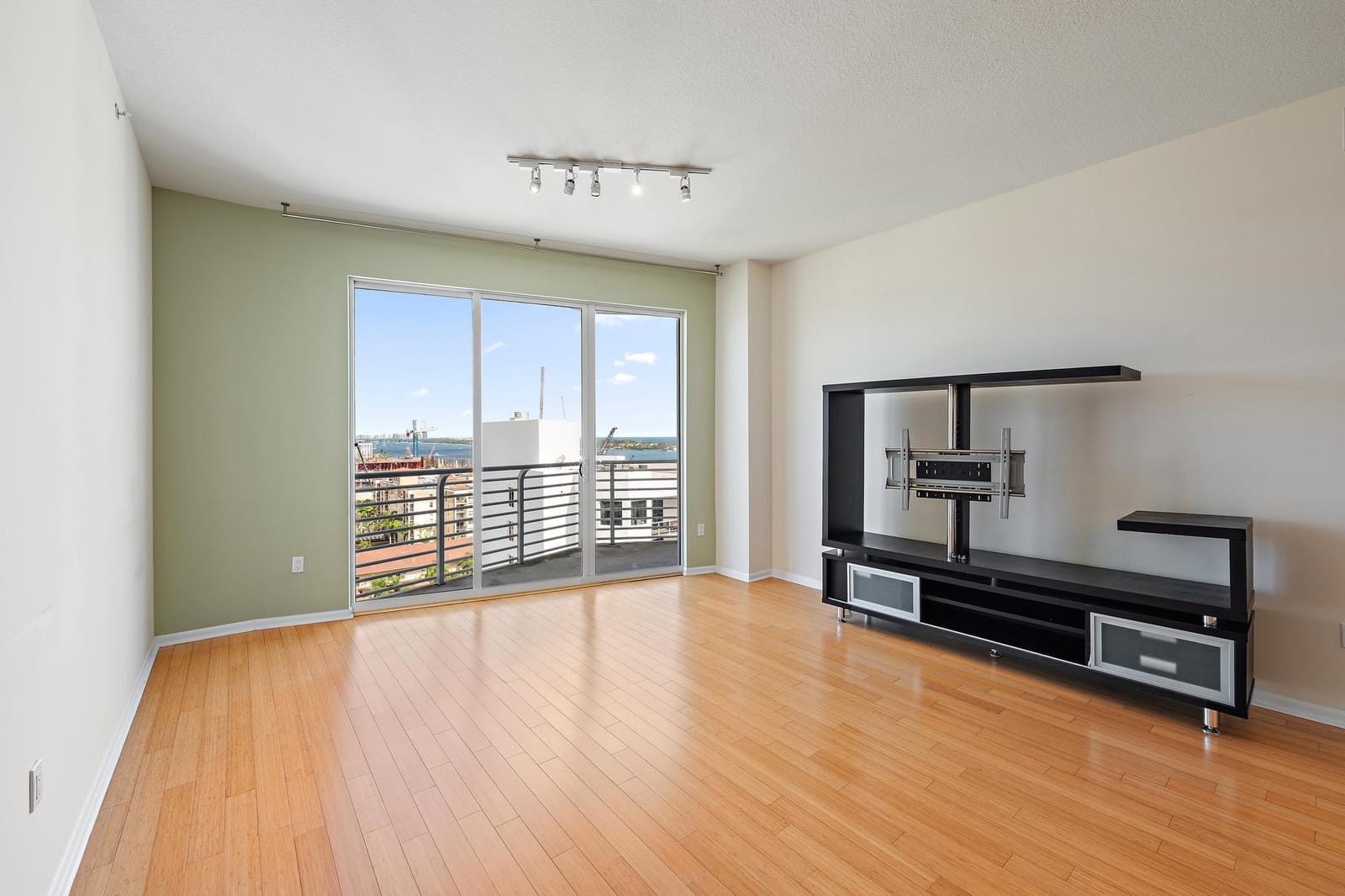 1551 N Flagler Drive Ph L7 — photo 8
